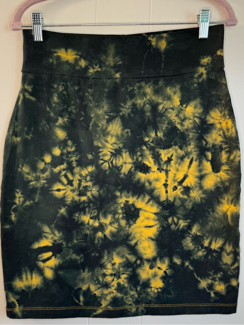 Of Earth & Salt Kristina bandage skirt bleach tie dye green/yellow